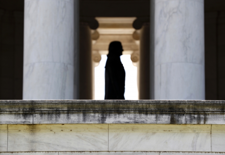 Dirt? Mold? Grimy gunk on Jefferson Memorial baffles experts