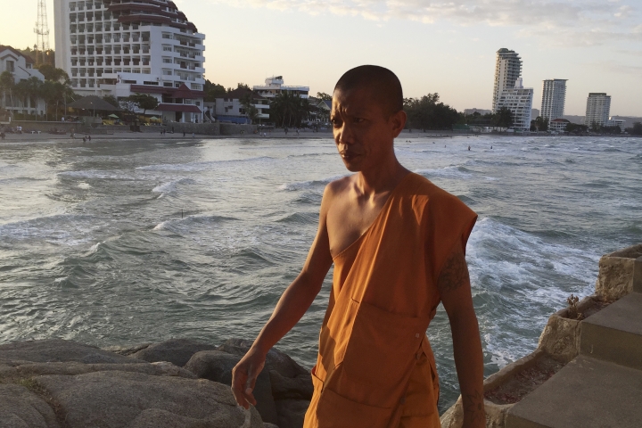 Thailand bombs unnerve tourists, and sap industry confidence