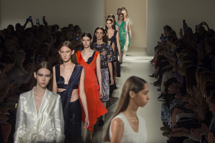 Victoria Beckham show begins with moment of silence for 9/11
