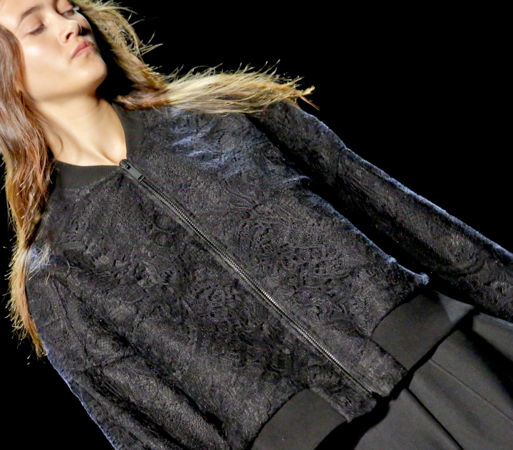 Vera Wang brings darkness, mystery to the runway