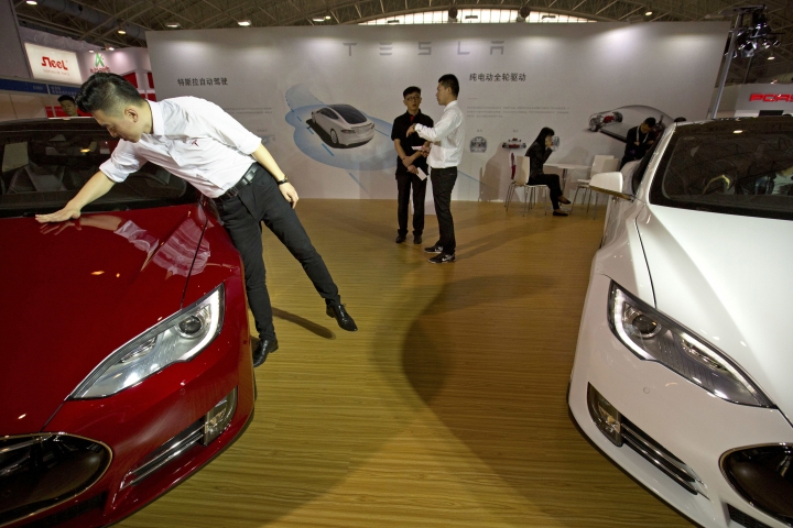 Tesla's Autopilot system under scrutiny in fatal China crash