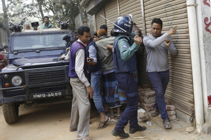 2 dead in Bangladesh raid on suspected militant hideout