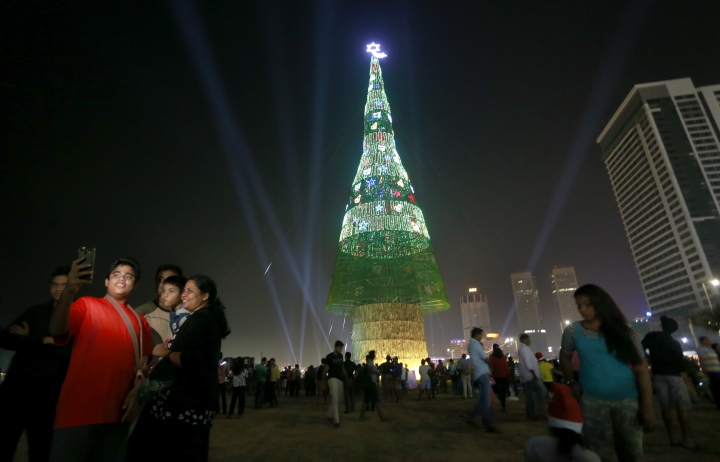 Sri Lanka claims world's tallest artificial Christmas tree