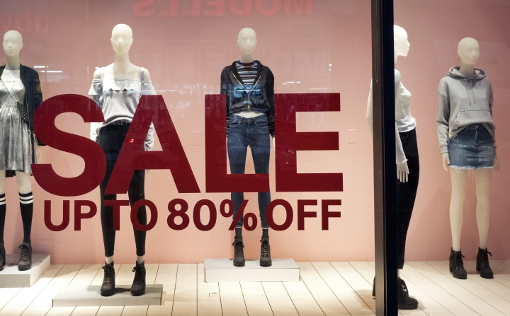 More pay, greater confidence lifts US retail sales 0.6 pct.