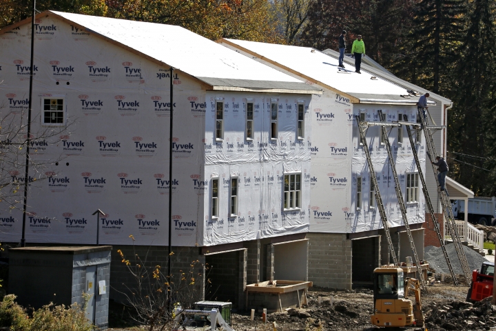 US home construction jumps, led by more apartment building