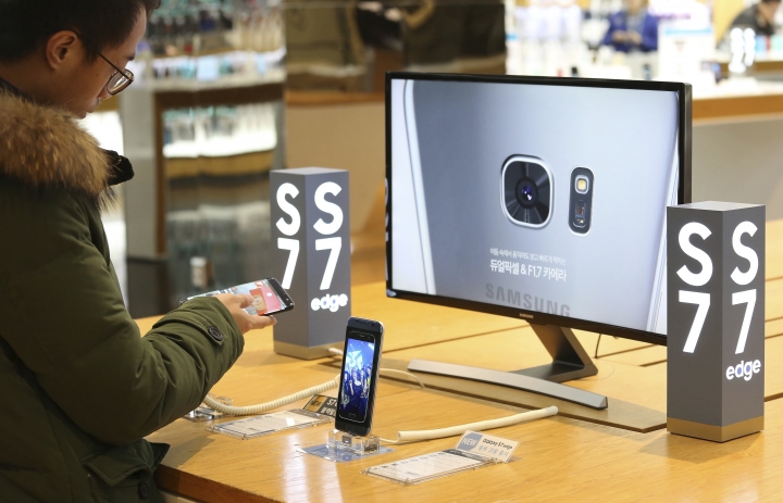 Samsung's earnings more than double on record chip profits