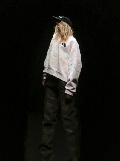 Kanye West shows comfy Yeezy clothes, shoes _ without delay