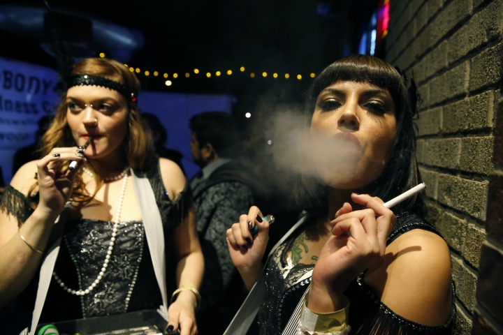 Colorado warms to pot clubs despite federal uncertainty