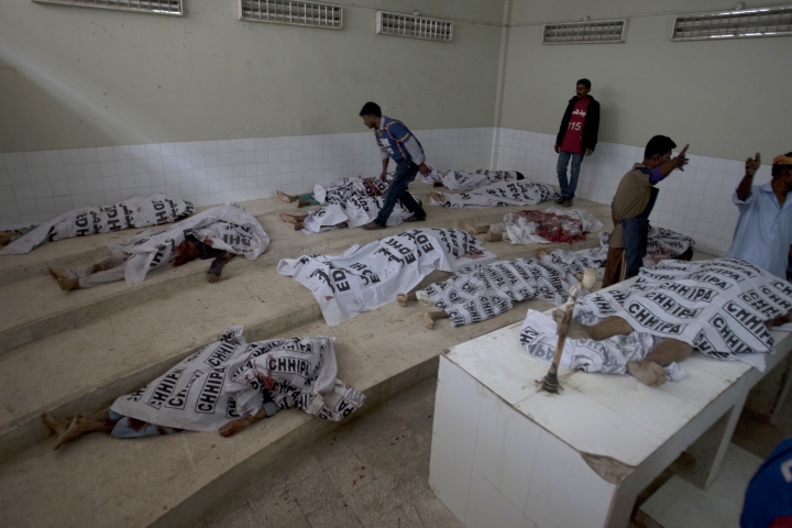 Pakistan cracks down on militants after IS shrine attack