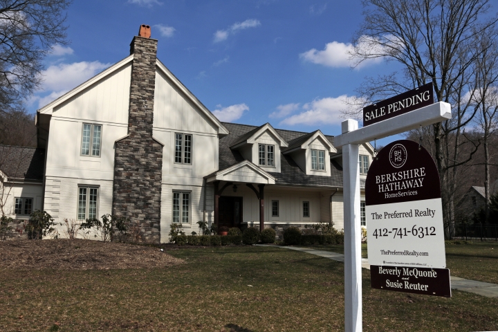 Contracts to buy US homes hit highest level since April