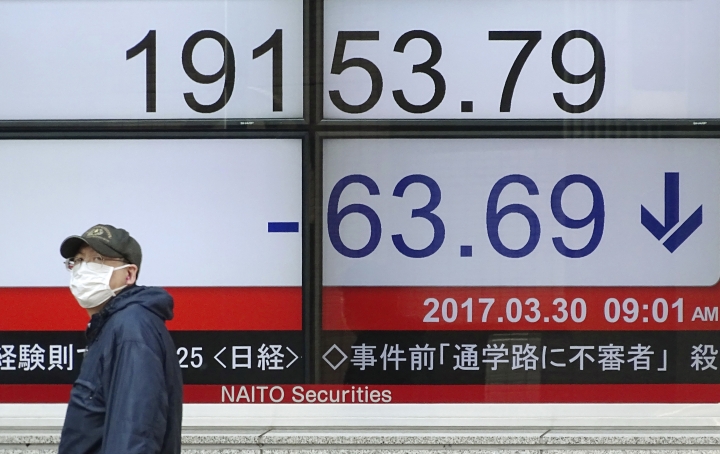 World stocks mixed; Asia drops on Chinese liquidity concerns