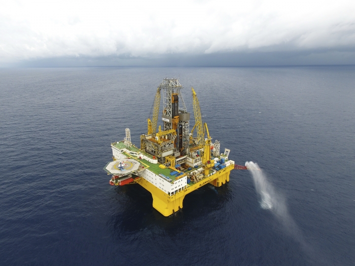 China, Japan extract combustible ice from seafloor