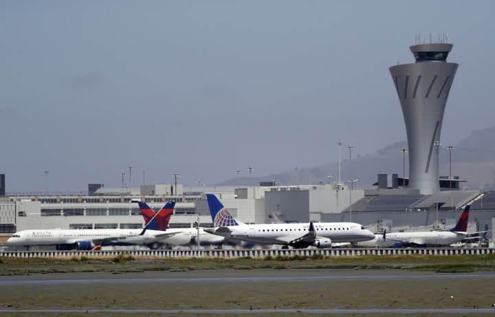 Abort! Airliner nearly lands on other San Francisco planes