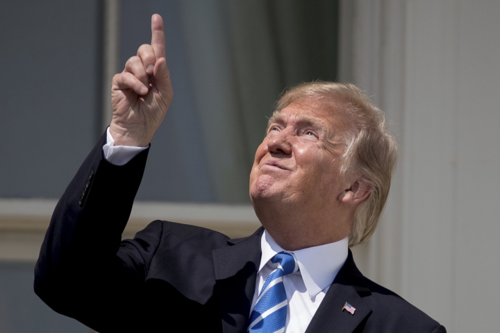 Trump watches eclipse from White House