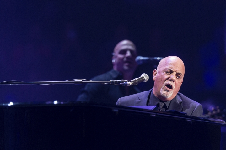 Billy Joel dons Star of David jacket during NYC show encore