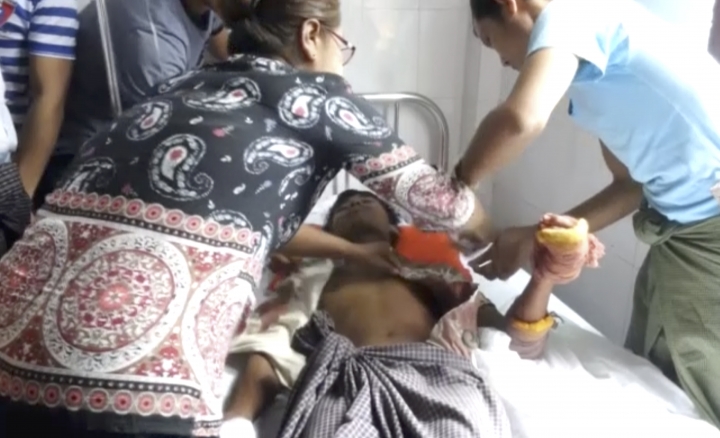 Rohingya try to enter Bangladesh to flee Myanmar violence