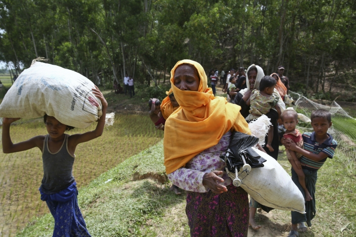 Rohingya refugees storm Bangladeshi border as pushback fails