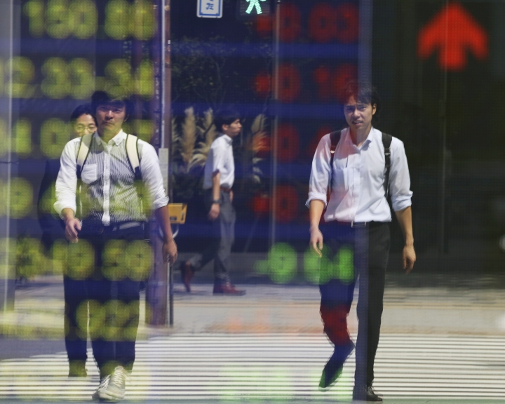 Stocks mixed amid earnings, Brexit talks deadlock