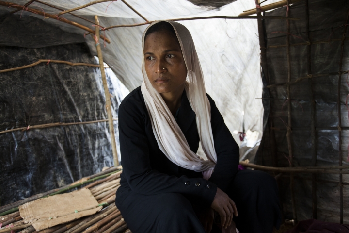 Rohingya woman in Bangladesh helps others flee Myanmar