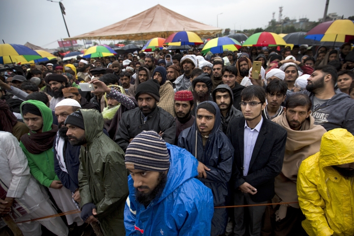 Pakistani court asks Islamists to end rally near Islamabad
