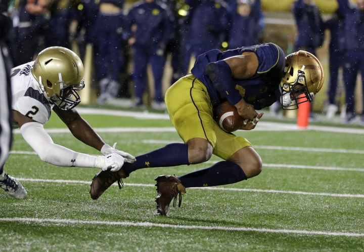 Wimbush rallies No. 9 Notre Dame past Navy, 24-17