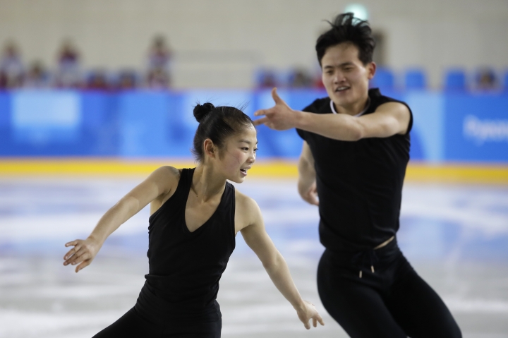 N. Korea skaters draw applause during Olympic practice